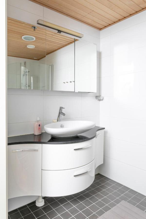 2Ndhomes Cozy 1Br Apartment With Balcony By The Central Station Helsinki Exterior photo